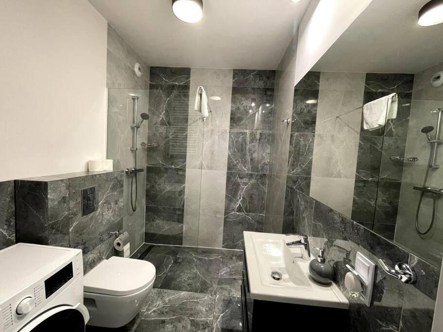 New Apartment - Near Sky Tower - 4 People - New Building - Lift Wroclaw Exterior photo